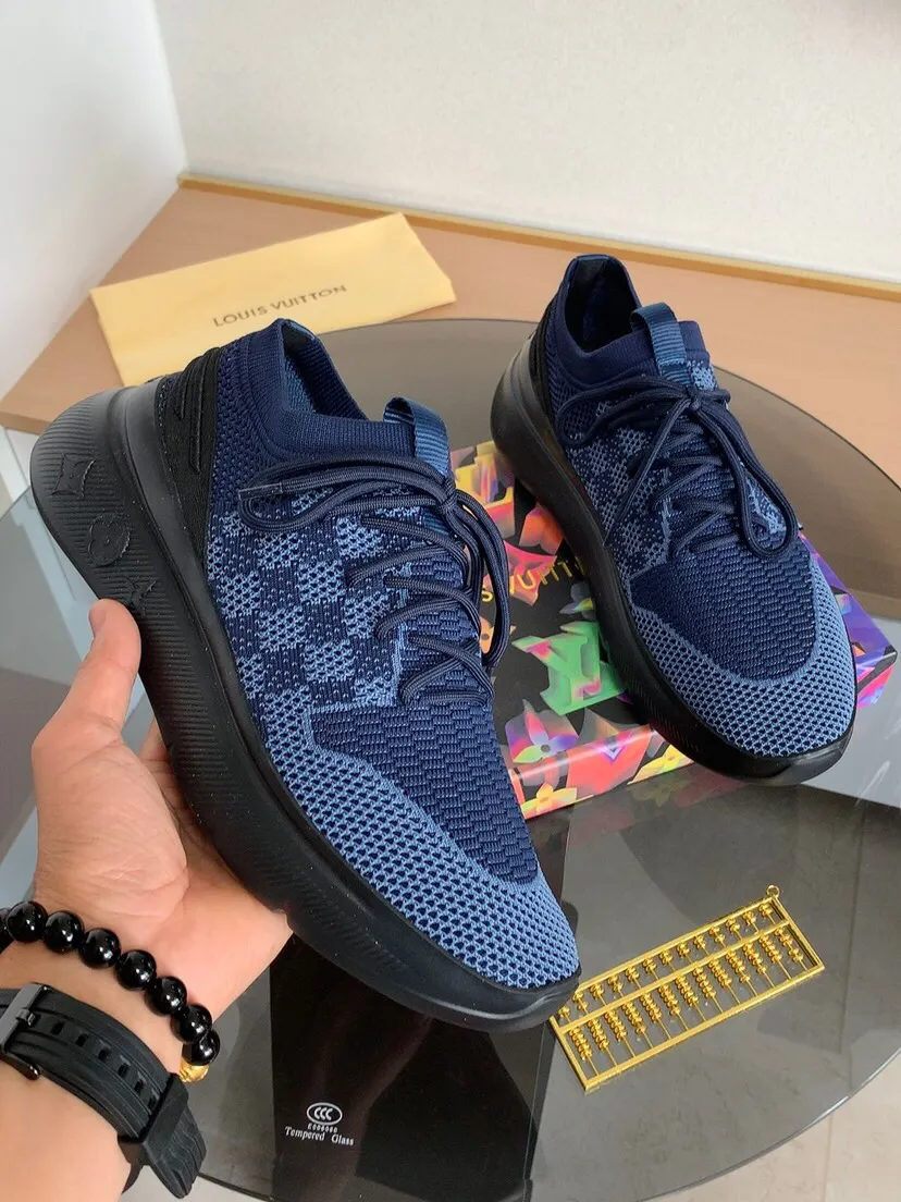Factory price 460. LV* Louis Vuitton ~ Brand new low-top men's socks shoes 👟, made of special elastic knitted fabric consistent with the high-end original version, thickened and thickened to ensure practicality and wrinkle resistance in many seasons, and they will never deform or become loose after repeated stretching! It feels light and comfortable on your feet! Size: 38-45 (45 is custom-made and cannot be returned or exchanged)